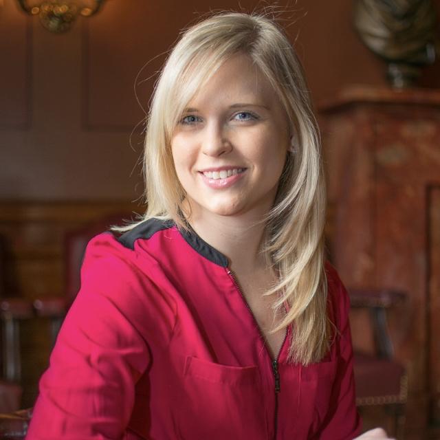 Portrait of Jennifer Bogdan Jones '08