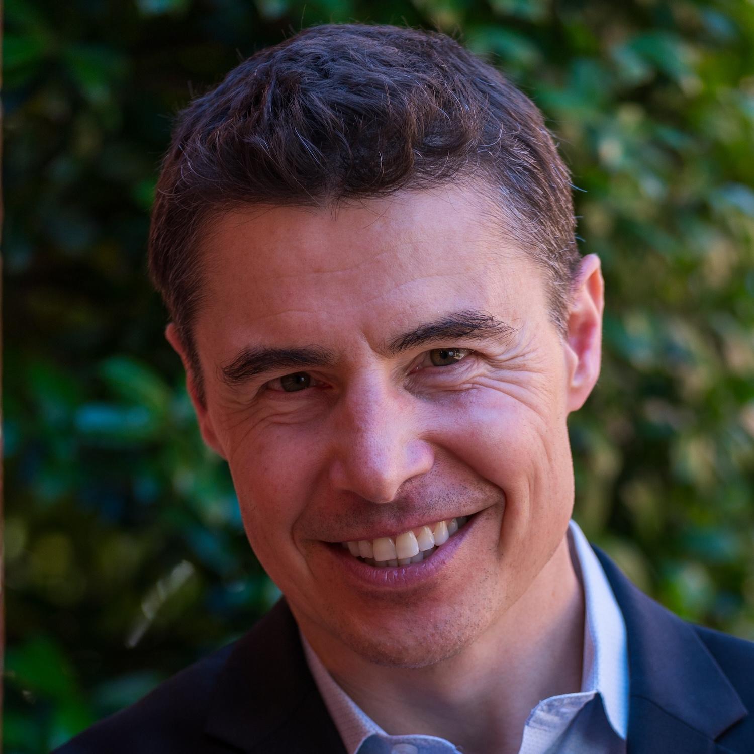 Portrait of Tom Oates ’94